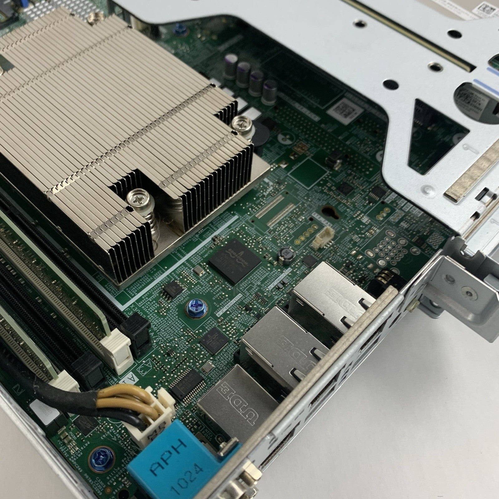 Dell PowerEdge R250 1U Server 1x Xeon E-2324G 3.1 GHz 16 GB Ram No OS No HDD17