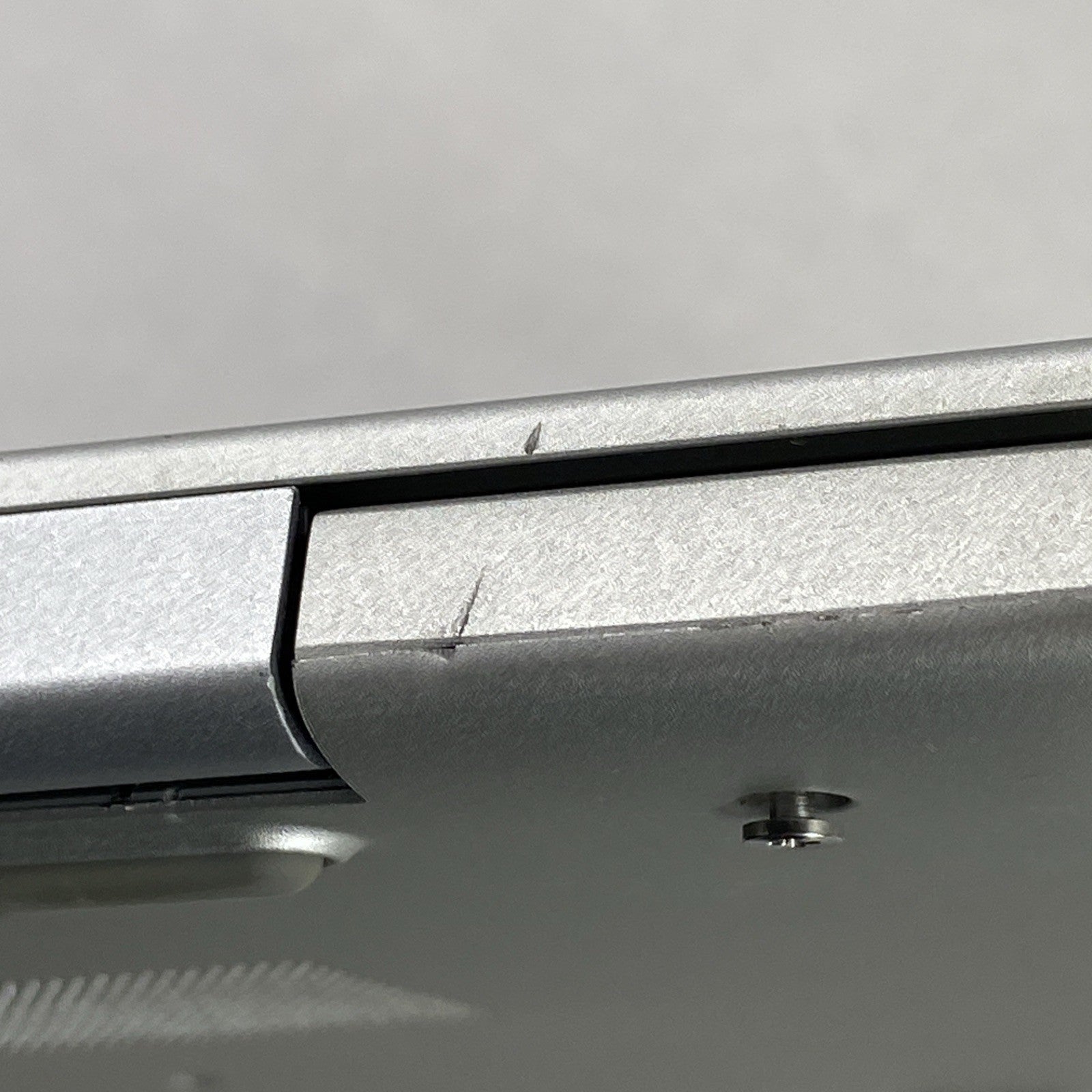 HP EliteBook 840 G5 Core i5-7200U 2.50 GHz 8GB RAM 15.6" No Battery No HDD No OS
