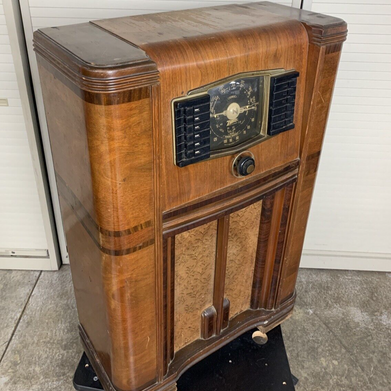 Vintage Zenith 8S661 Radio 42 X 27 X 16 Bad Wires Untested