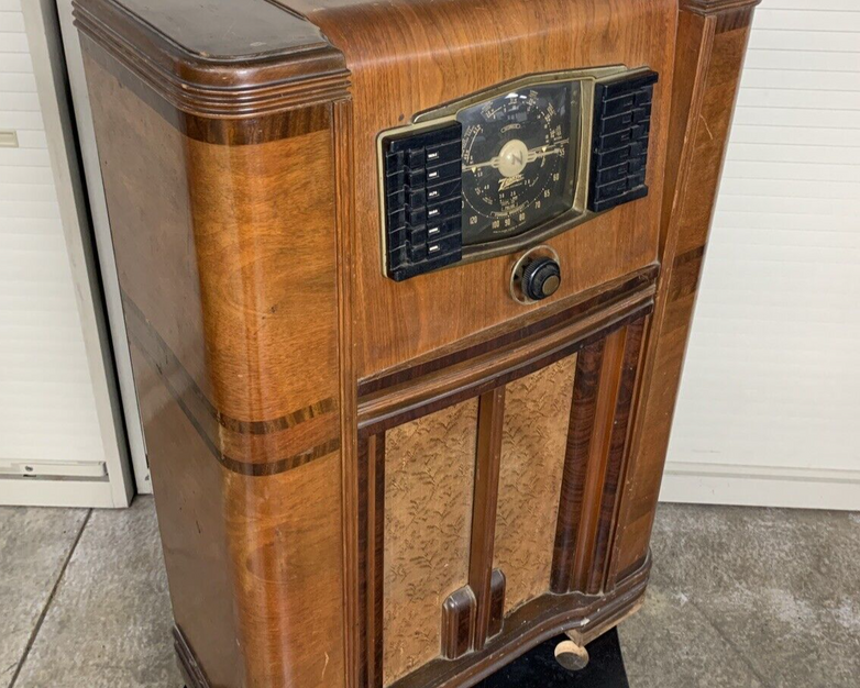 Vintage Zenith 8S661 Radio 42 X 27 X 16 Bad Wires Untested
