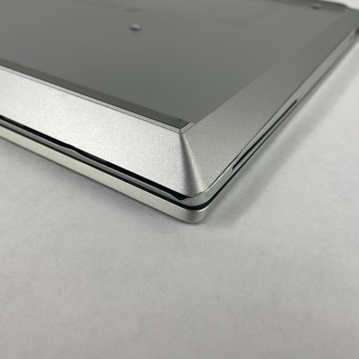 HP ProBook 630 G8 13.3" i7-1165G7 2.80 GHz 8 GB RAM No SSD No OS - Dinged Corner14