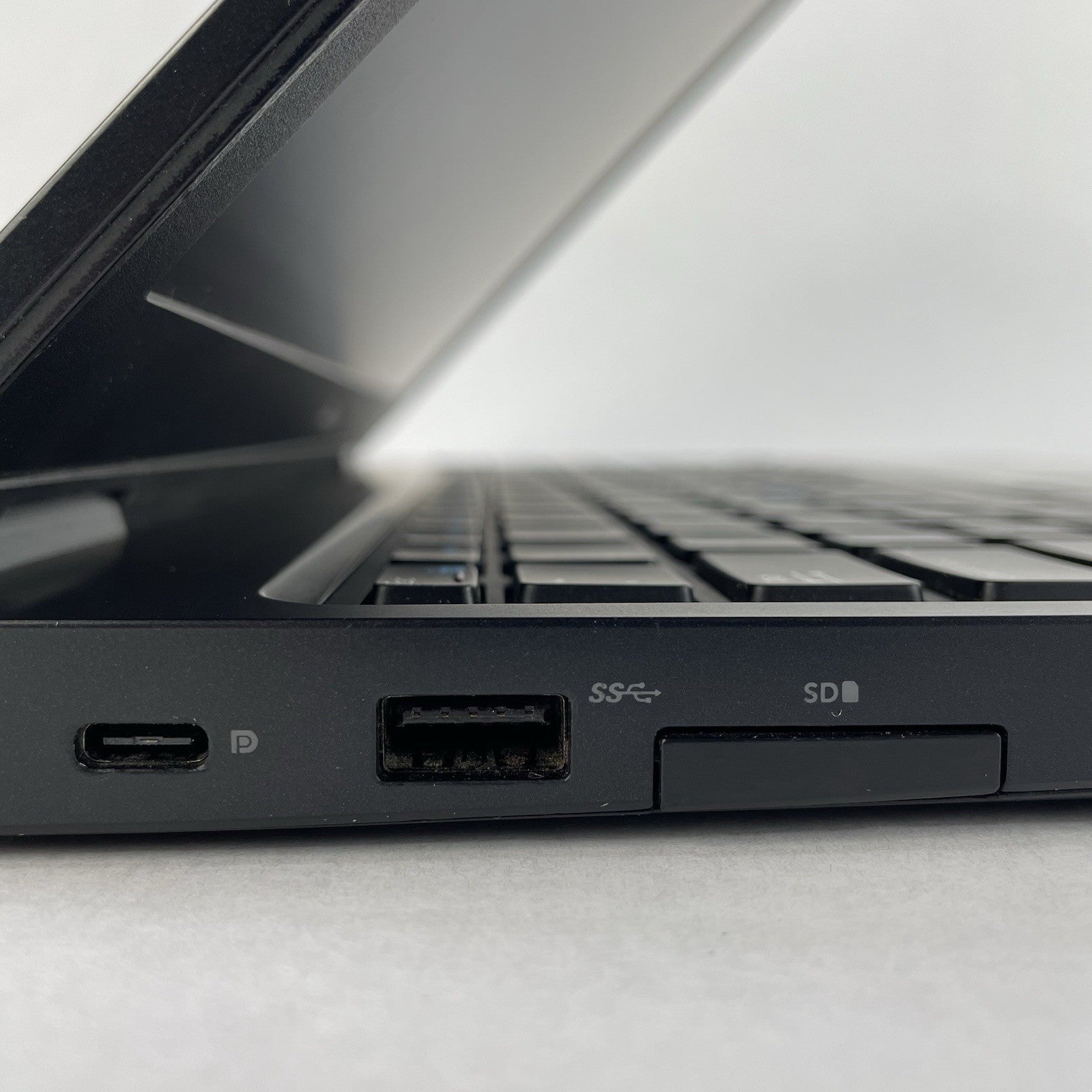 Dell Latitude 5580 15.6" i5-7300U 2.60 GHz 8 GB RAM No SSD/OS/Battery6