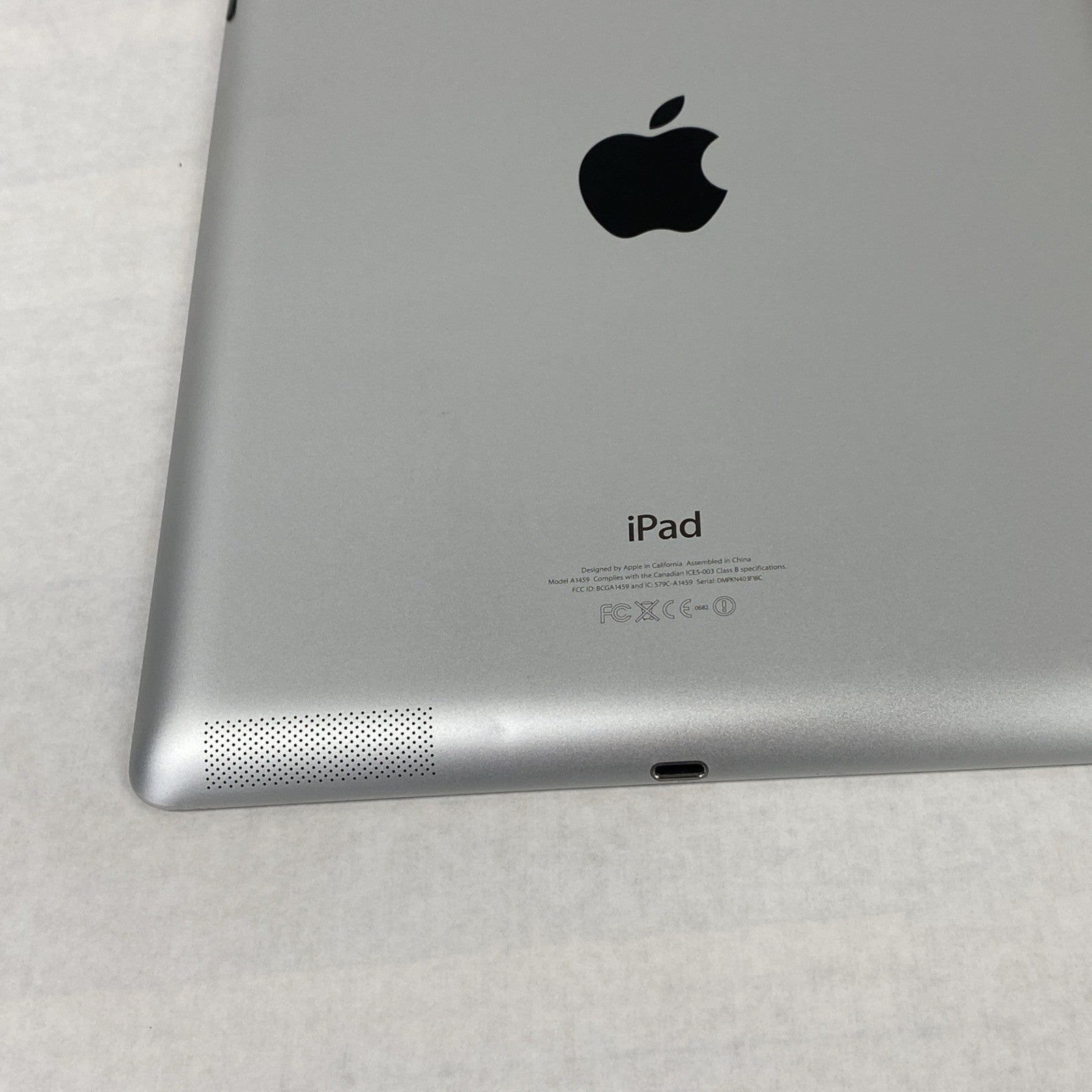 Apple iPad 4th Gen A1459 60GB 9.7" Wi-Fi Black IOS 10.3.3