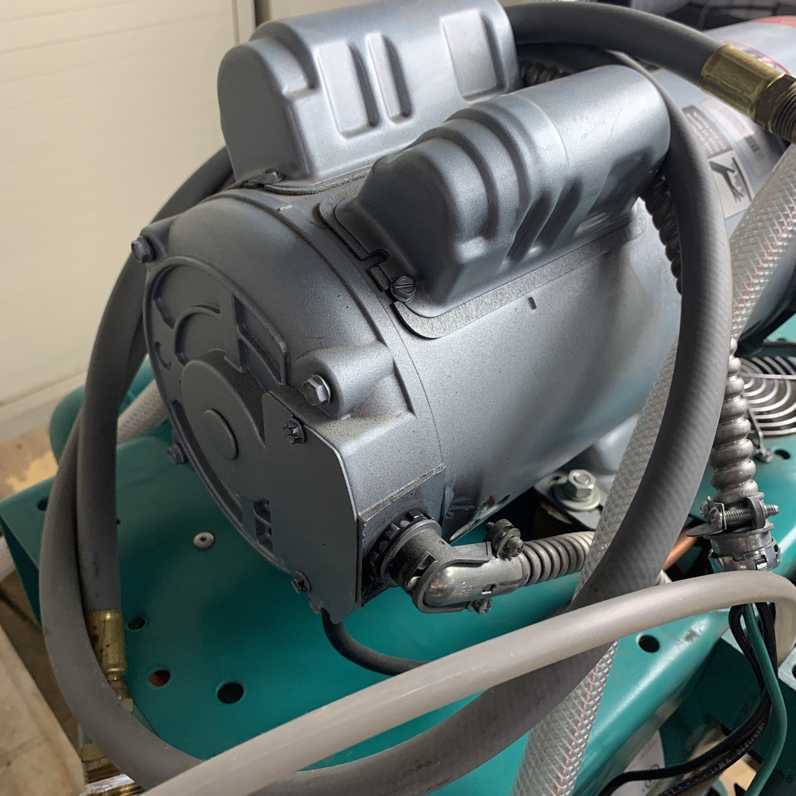 ADP Apollo A0C0S22D Dental Air Compressor Unit Oil Lubricated 1HP 230V
