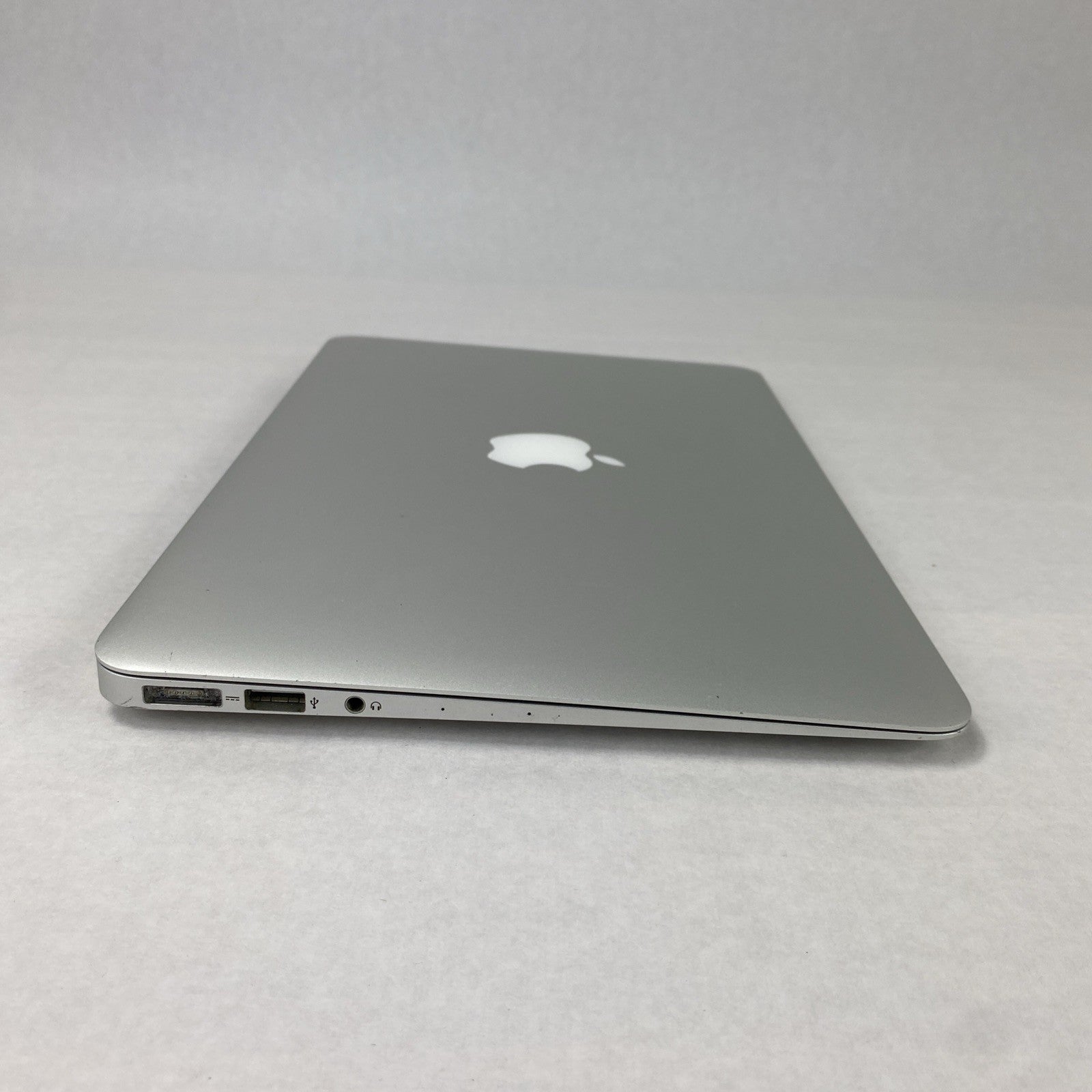 Apple A1465 MacBook Air 2013 11" 1.3Ghz i5 4GB RAM 120GB SSD macOS 11.7.1