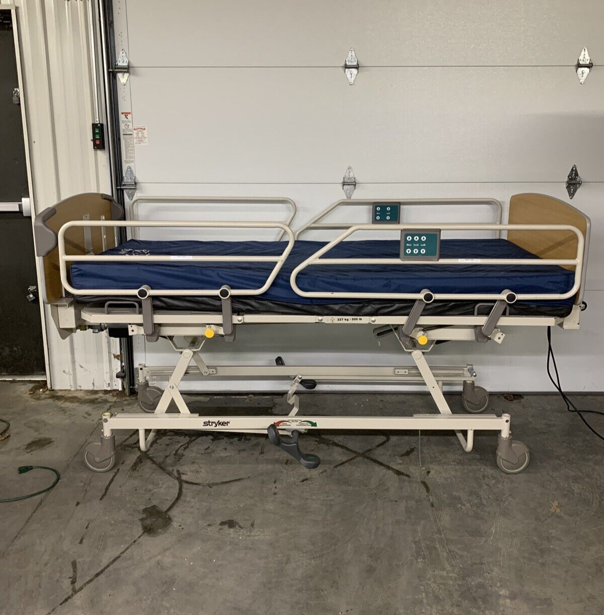 Stryker FL23SE Critical Care Hospital Bed w/ Rem Series Stryker Mattress