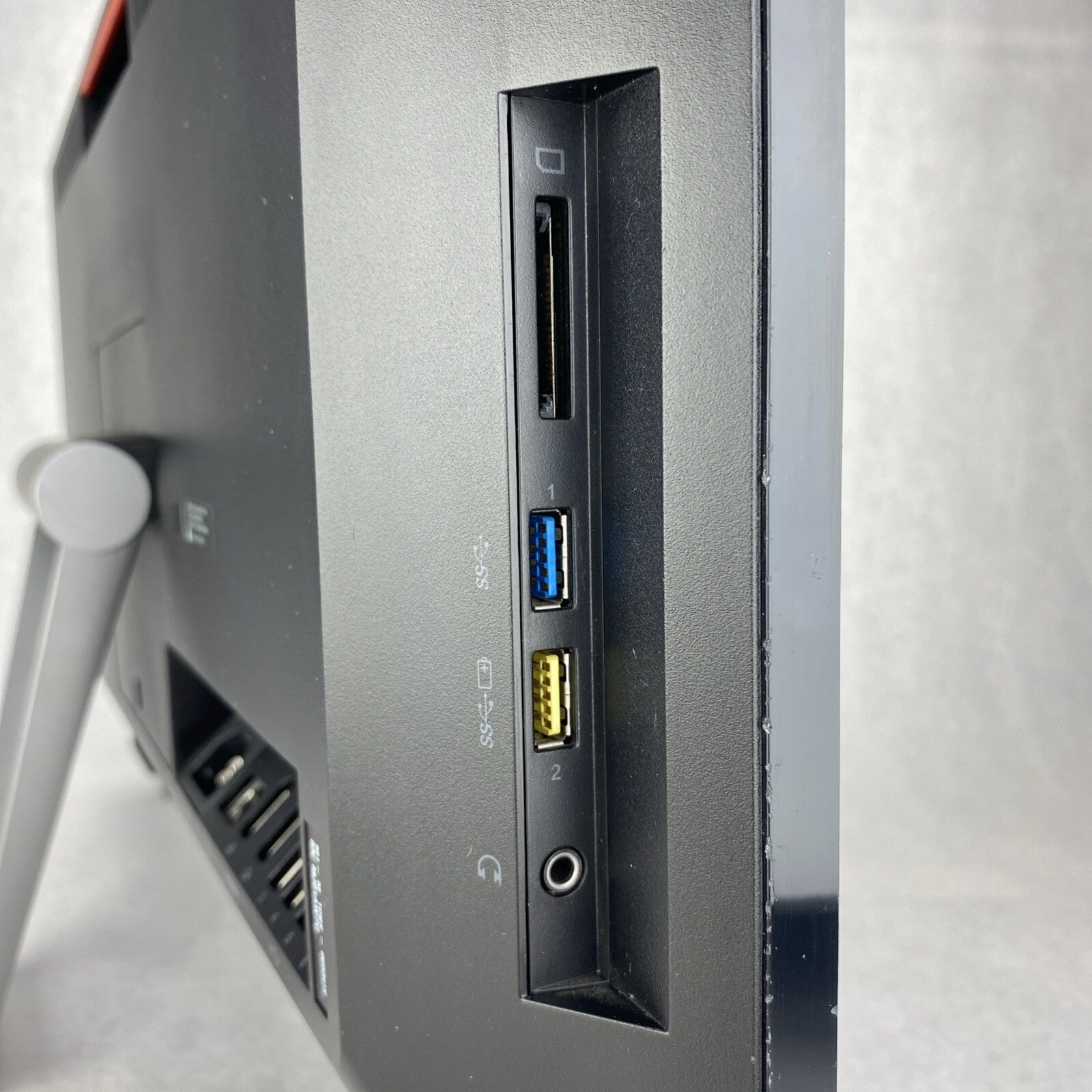 Lenovo ThinkCentre E93z AIO Intel Core i3-4130 3.40GHz 4GB RAM No HDD No OS