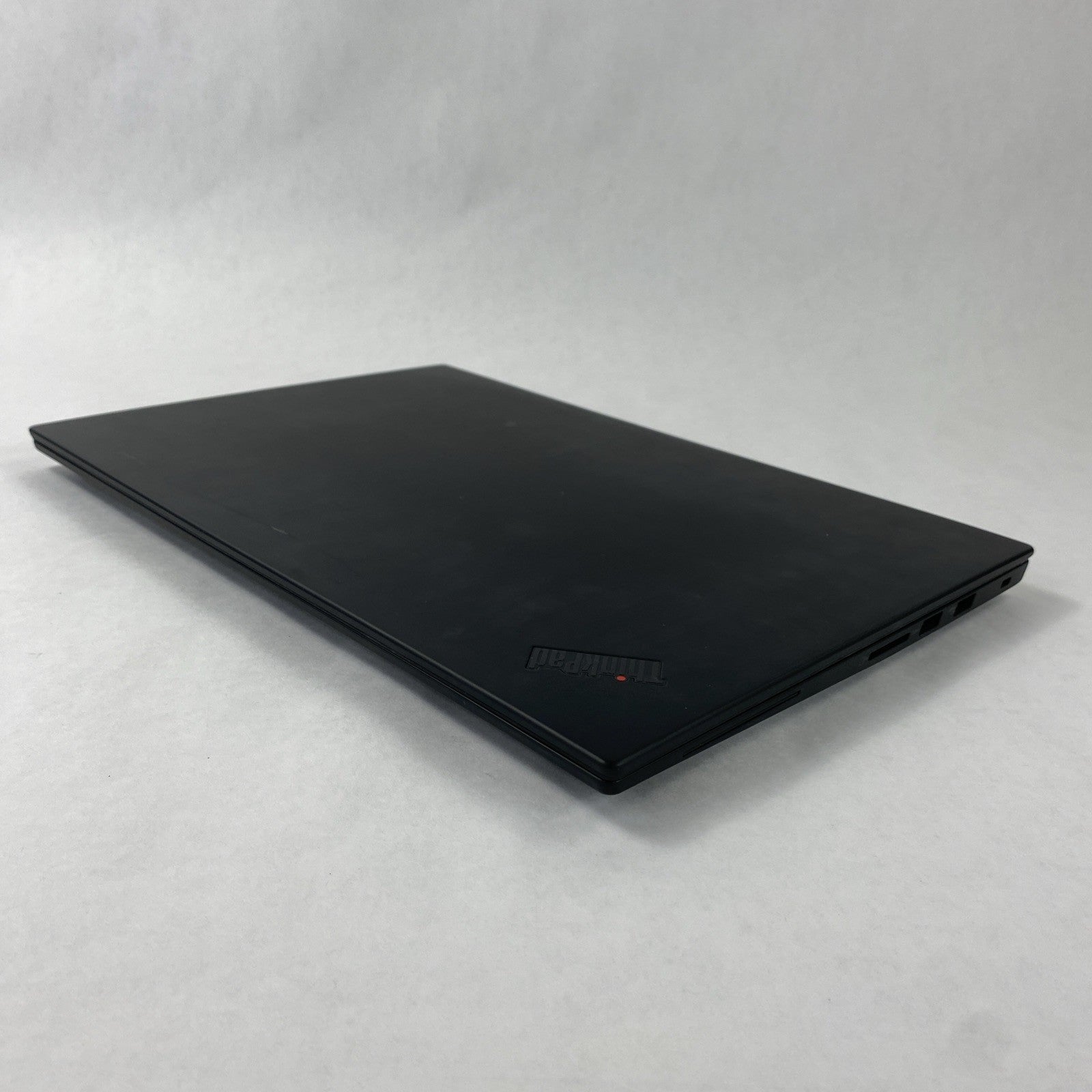 Lenovo ThinkPad P1 15.6" Touch Xeon E 2176M 2.70 GHz 16 GB RAM No HDD No OS