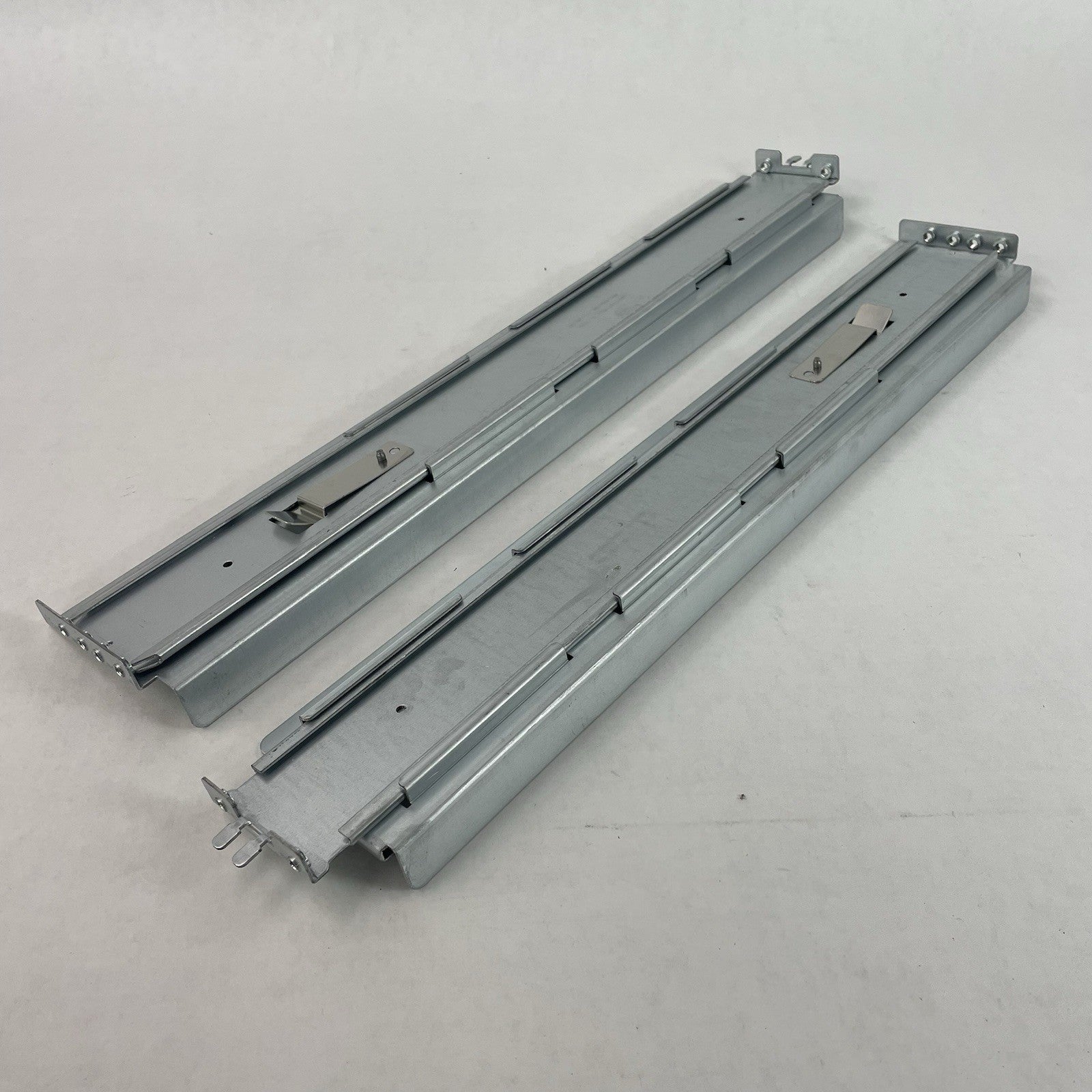 EMC Rack Mount Rail Kit 042-008-267 Mounting Rails Set0