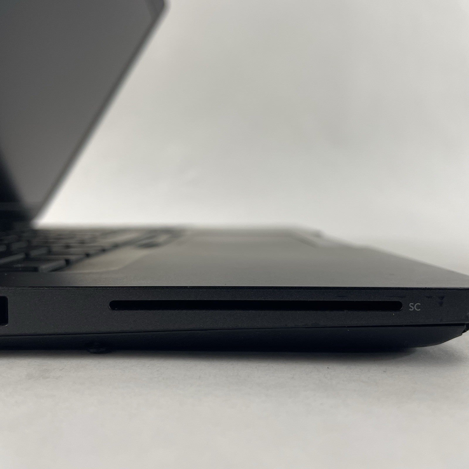 Dell Latitude 5400 14" i5-8365U 1.60 GHz 8 GB RAM No SSD/OS/AC/Batt- Bad Bottom7