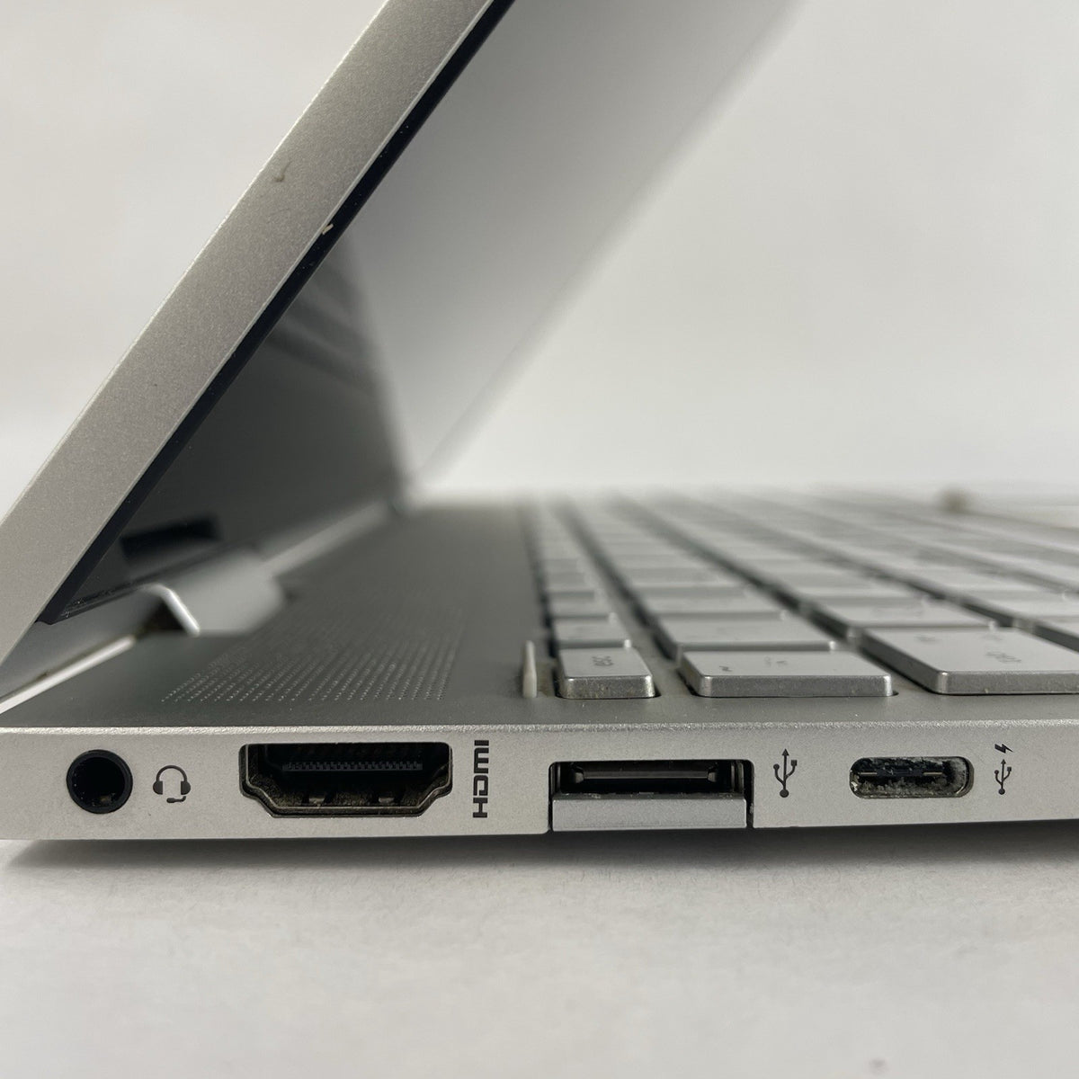 HP Envy x360 15m-ed0023dx 15.6" i7-1065G7 1.30 GHz 4 GB RAM No SSD/OS/AC5