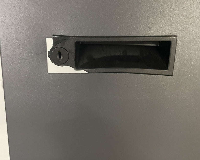 NETAPP NAC-0501 Server Rack Cabinet Unlocked With Keys