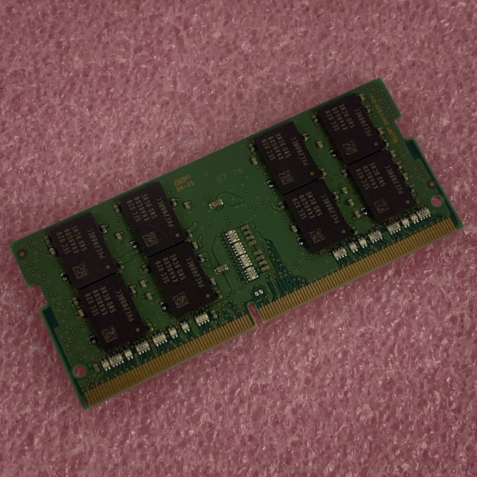 Samsung M471A2K43DB1-CWE 16 GB 2Rx8 PC4-3200AA Laptop Memory RAM4