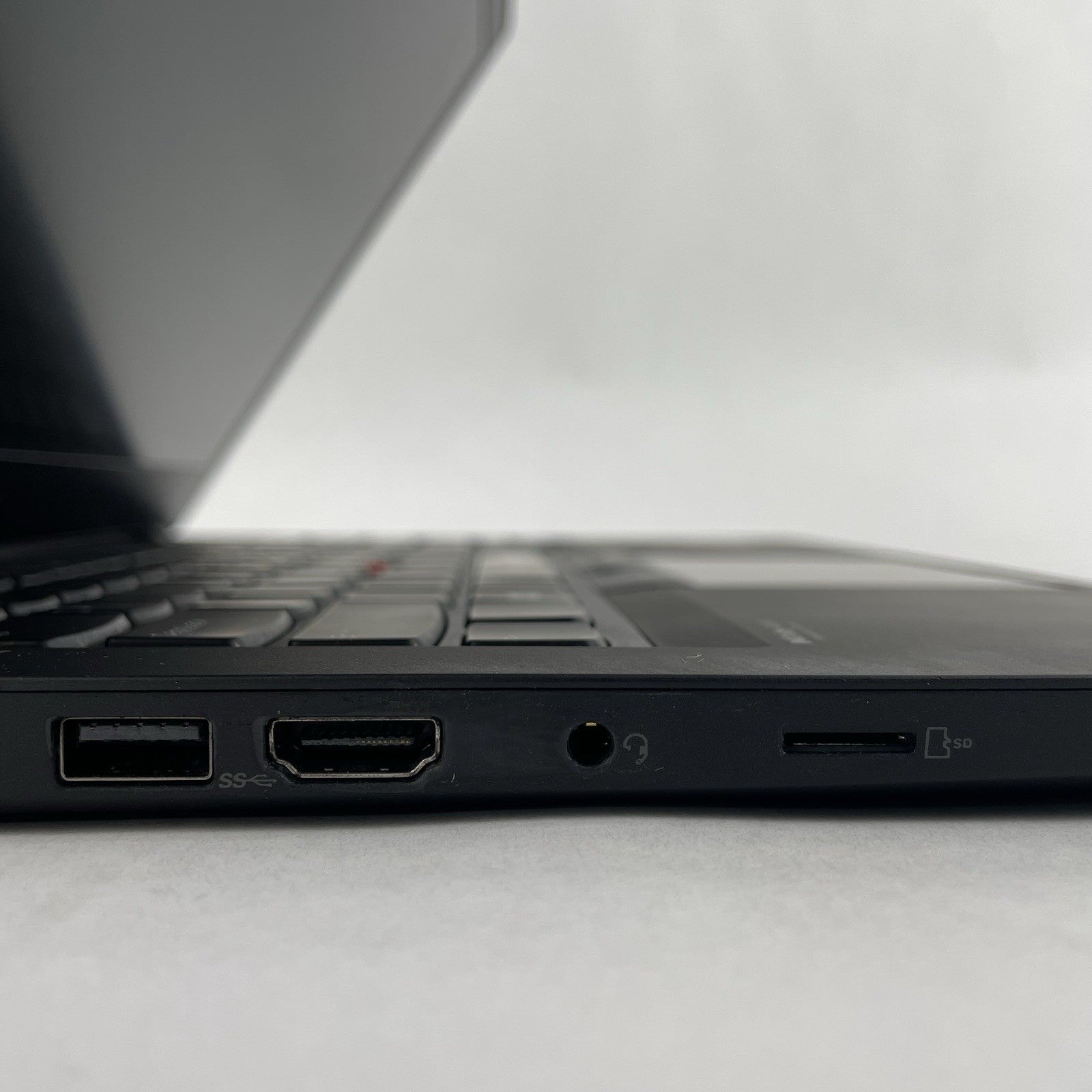 Lenovo ThinkPad T14 14" AMD Ryzen 5 Pro 5650U 2.30 GHz 4 GB RAM No SSD/OS/AC5