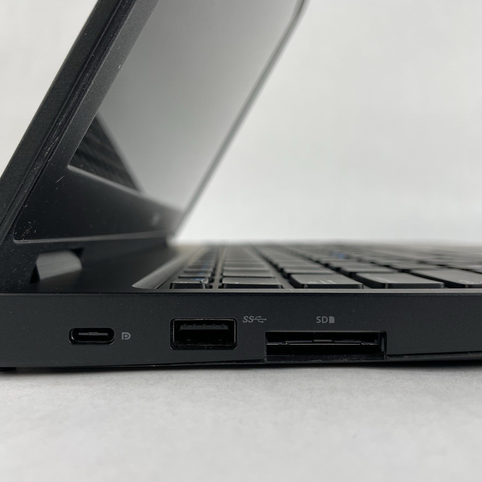 Dell Latitude 5580 15.6" i5-6300U 2.40 GHz 8 GB RAM No SSD No OS No AC8