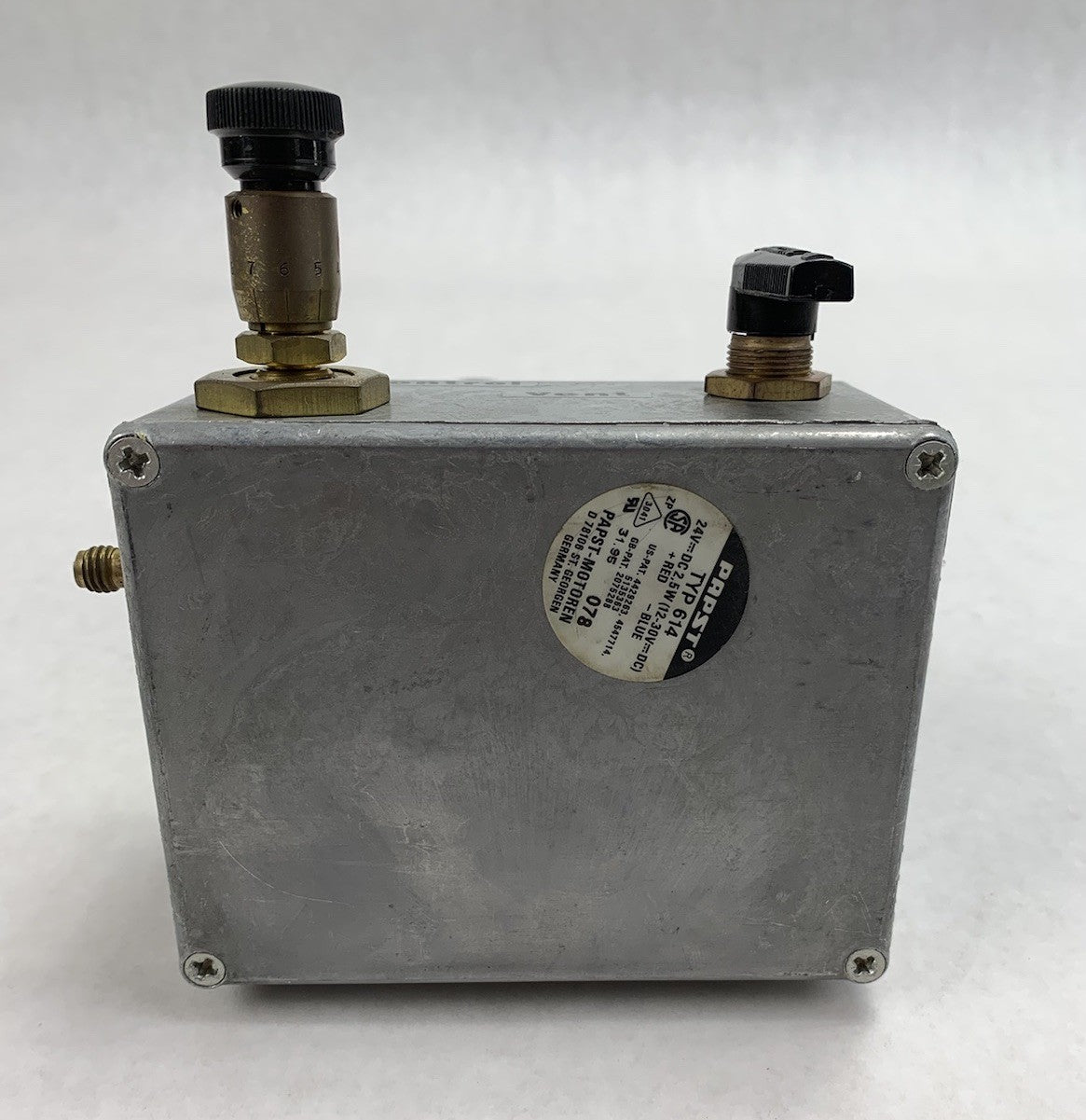 Pressure Compensated Flow Control Valve Vent With Container Vial