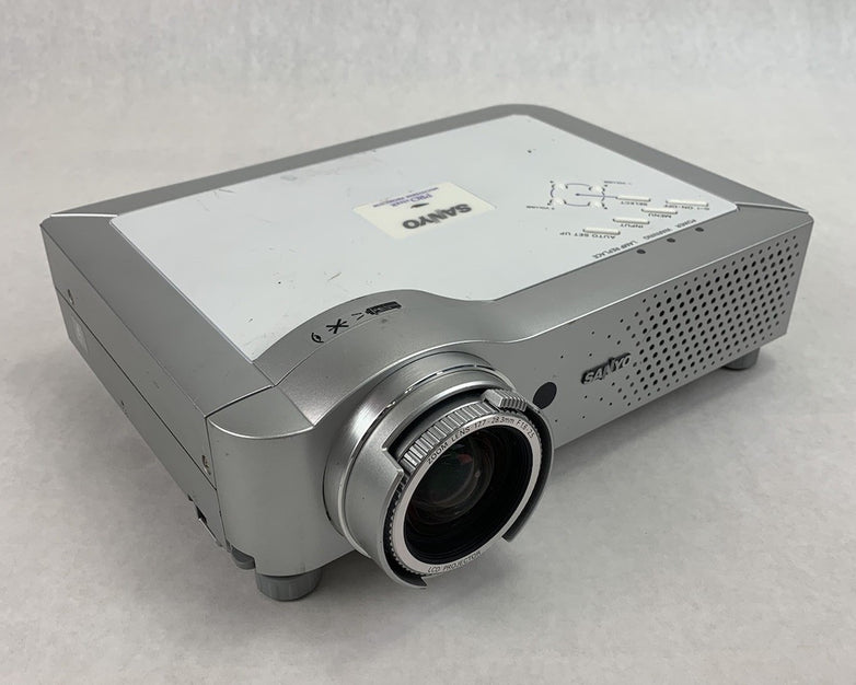 Sanyo PLC-XU86 LCD Projector – Parts or Repair Bad Lamp