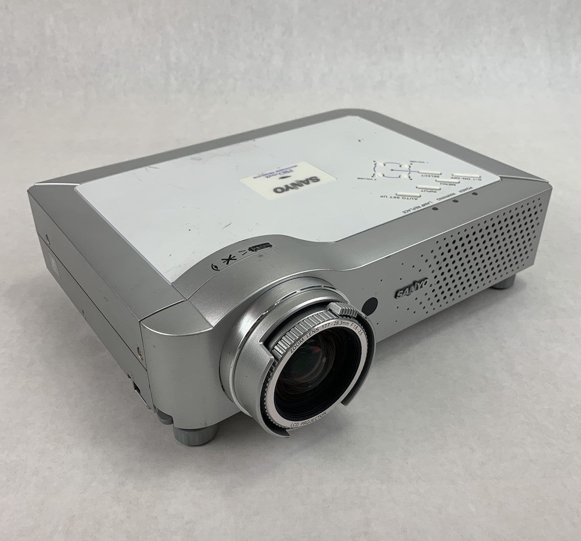 Sanyo PLC-XU86 LCD Projector – Parts or Repair Bad Lamp