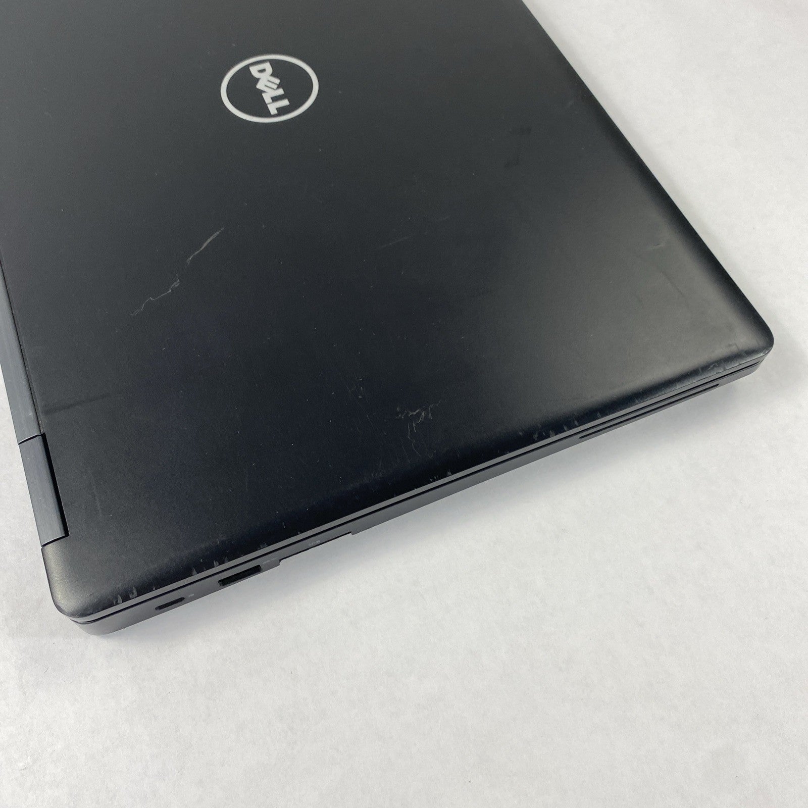 Dell Latitude 5580 Core i5-7300U 2.60 GHz 8 GB RAM 15.6" No Battery No HDD No OS