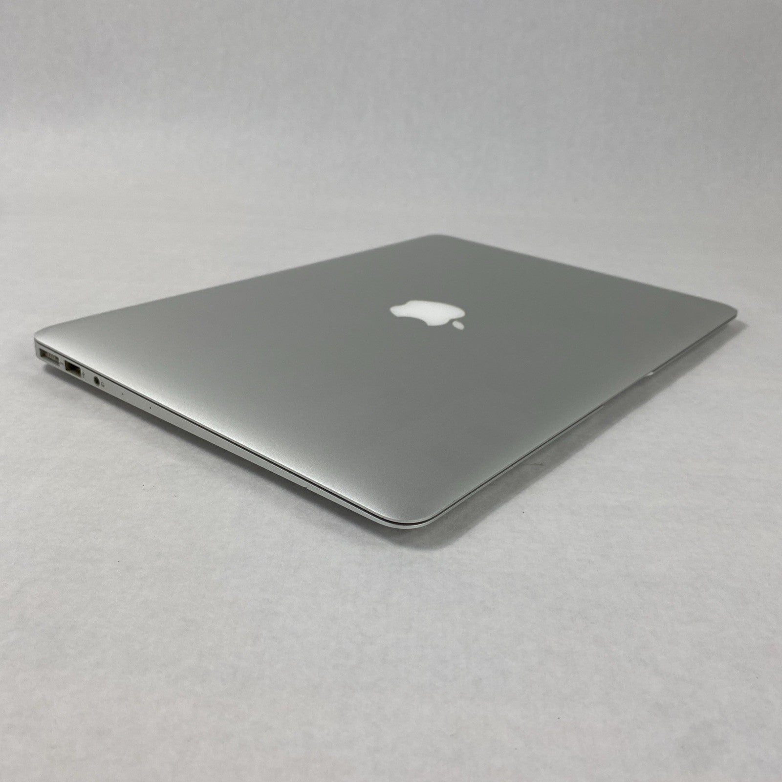Apple MacBook Air A1466 2015 13" 1.6GHz i5 4GB RAM 256GB SSD os11.7.1 723 Cycles