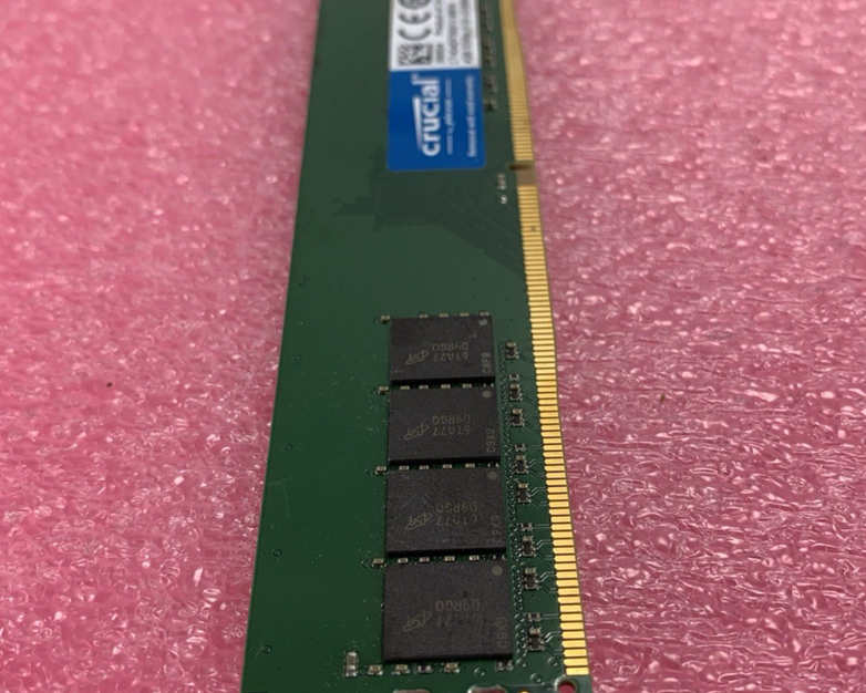 Crucial CT4G4DFS8213.M8FA 4GB DDR4 SDRAM Memory Stick