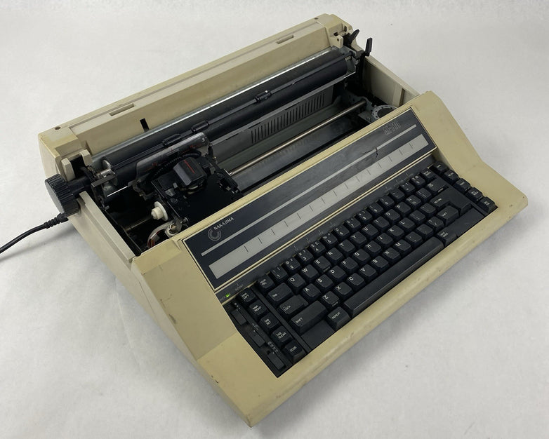 Nakajima AE-710 Electronic Typewriter Power Tested No AC Adapter Missing Lid