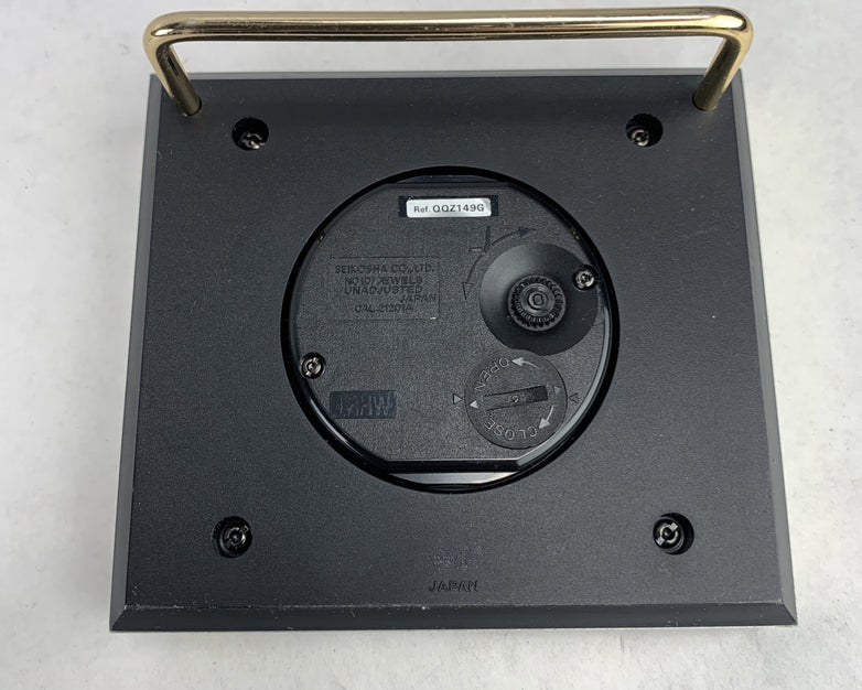 Vintage Seiko Quartz QQZ149G Gold Tone Sloped Desk Clock - No Battery