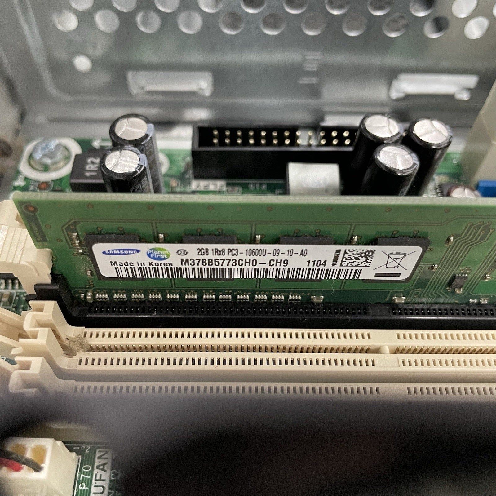 HP Pro 3005 MT AMD Athlon 2 X2 250 3.00 GHz 2 GB RAM No HDD/OS13