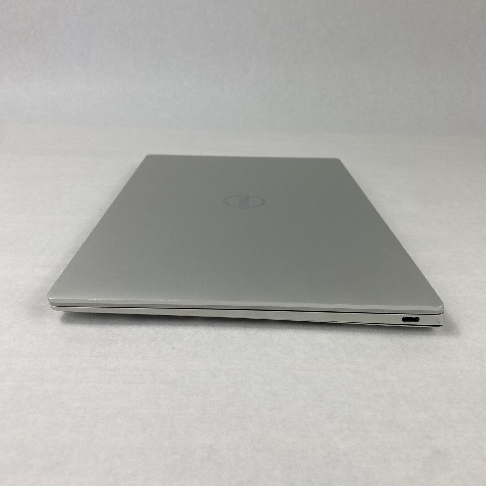 Dell XPS 9320 13.3" Touch i7-1260P 3.26 GHz 16 GB No HDD No OS