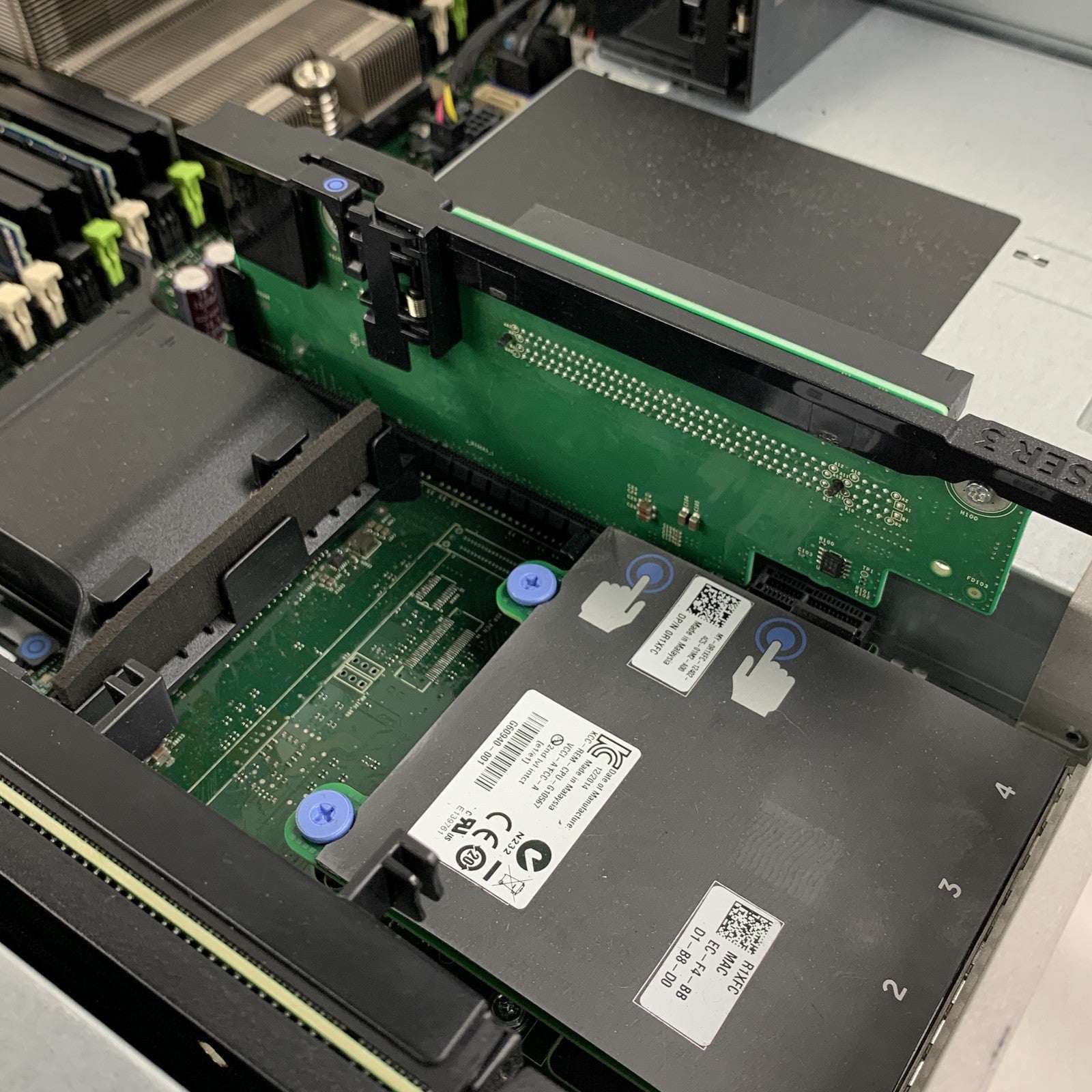 Dell PowerEdge R720 Server 1x Xeon E5-2640 2.5 GHz 32 GB Ram No OS No HDD