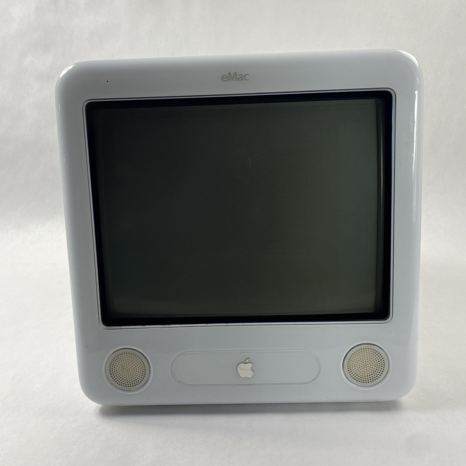 Apple A1002 eMac G4 2003 PowerPC 7445 G4 1.0GHz __GB RAM No HDD No OS
