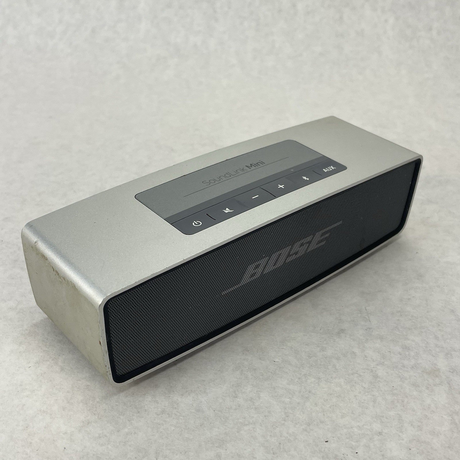 Bose SoundLink Mini Portable Bluetooth Speaker Silver 413295 No Power Cord0