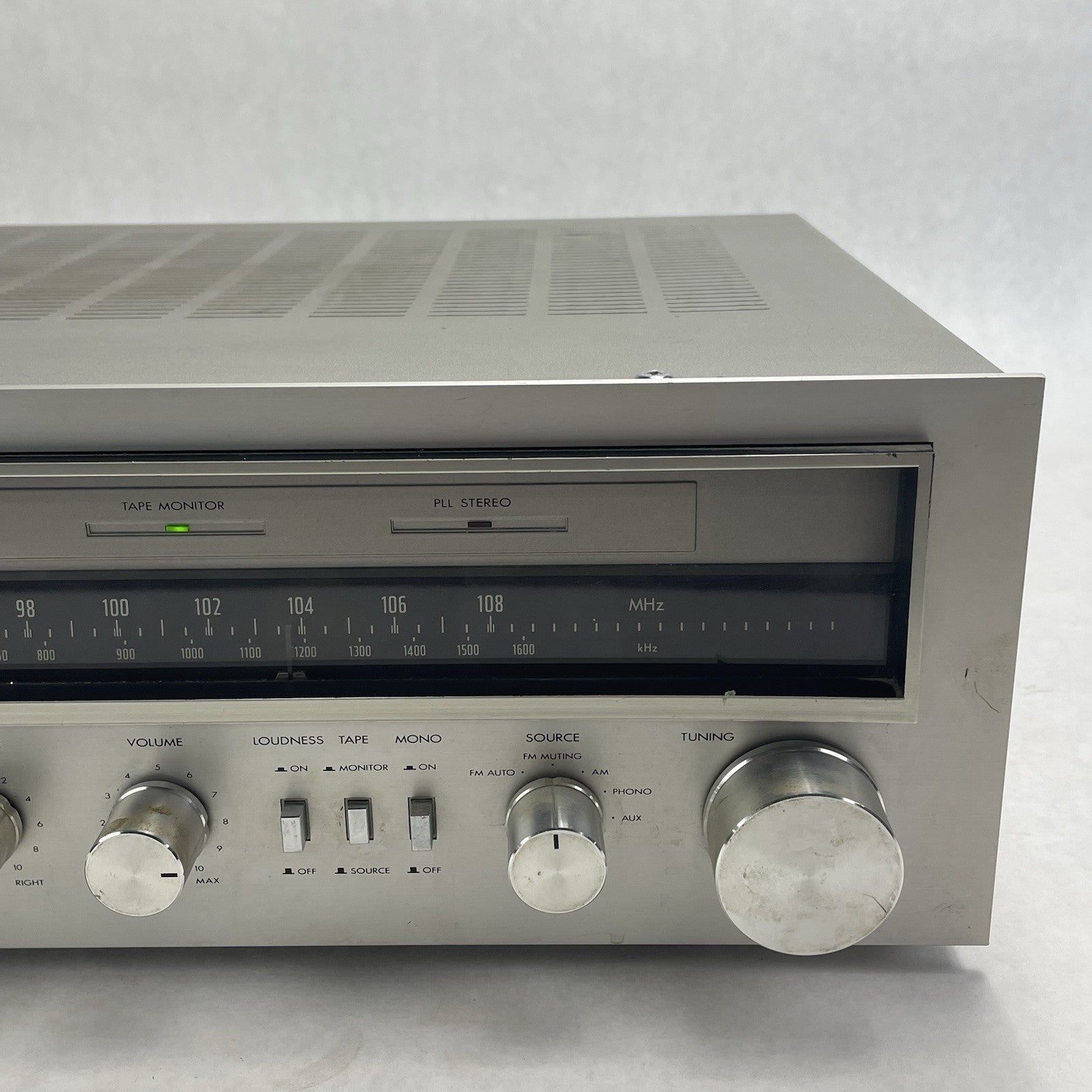 JVC R-S5 Stereo Receiver for Parts Only Static Issues4