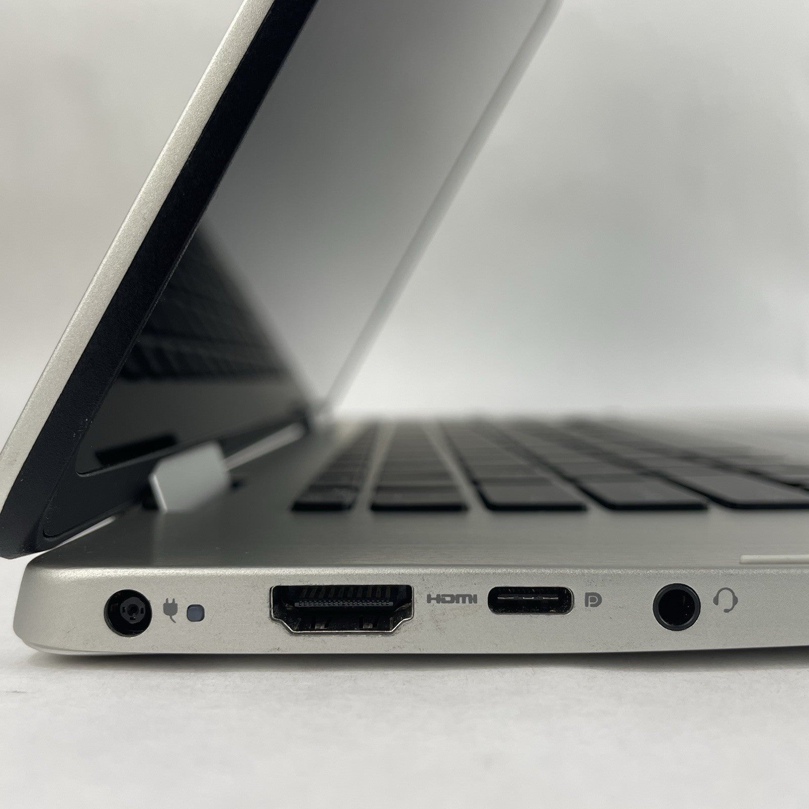 Dell Inspiron 7586 15.6" i5-8265U 1.60 GHz 8 GB RAM No SSD/OS/AC/Batt6