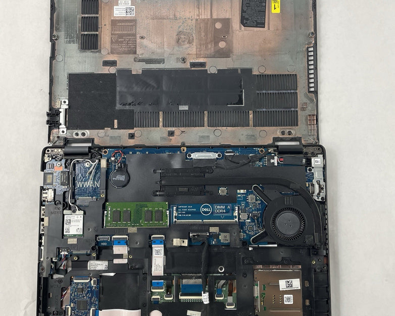 Dell Latitude 5400 14" i5-8365U 1.60 GHz 8 GB RAM No SSD/OS/AC/Batt- Bad Bottom