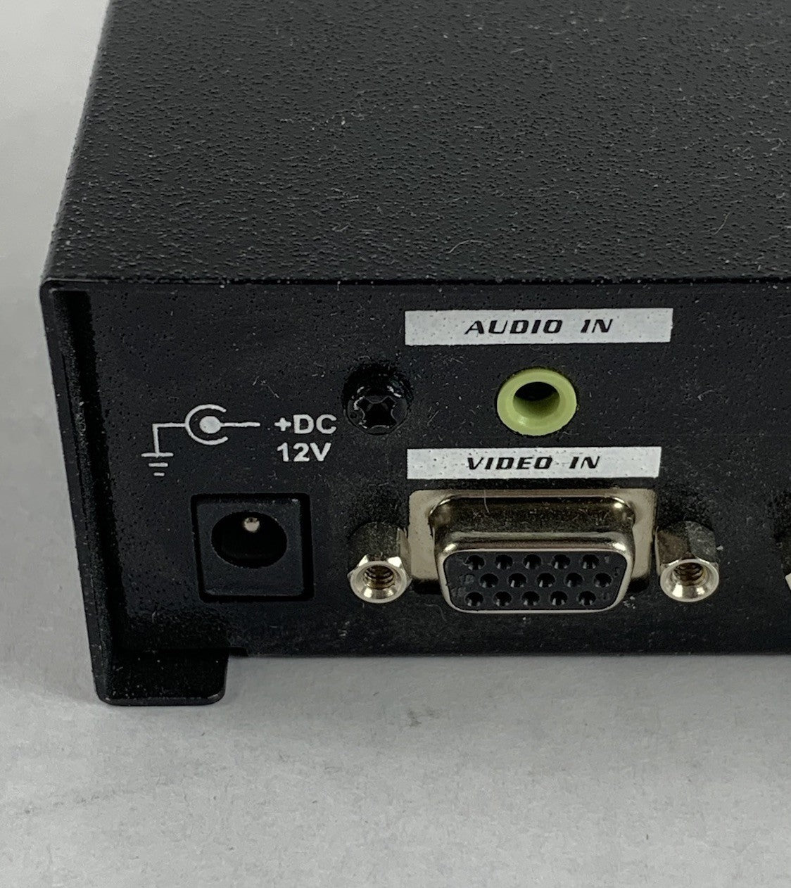 Black Box AC650A-2 2-Port A/V Splitter - No AC Adapter4