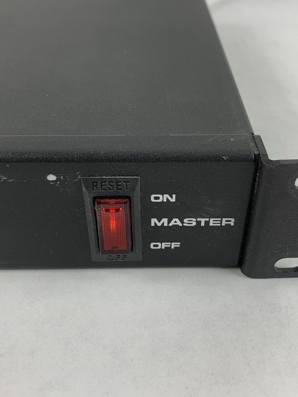 Middle Atlantic Products PD-915R 120V-15A-60Hz 8-Port Rackmount Power Center5