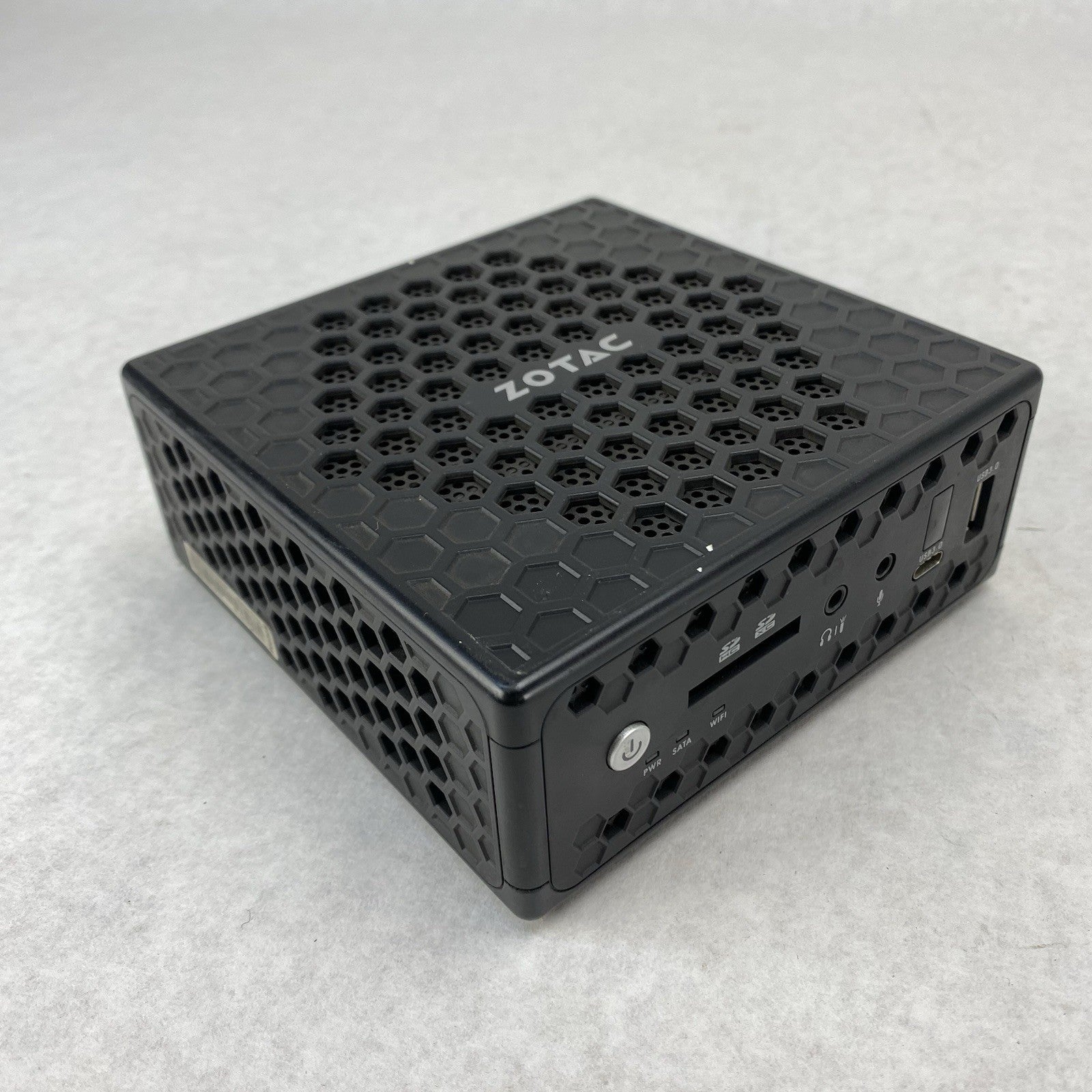 Zotac ZBOX-C1323NANO Micro Celeron C3150 1.6GHz 8GB RAM No HDD/OS/AC - No Bottom0