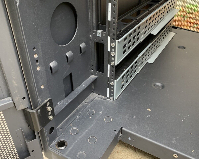 IBM NetBAY 9308 42U Enterprise Server Cabinet Rack 42S w/ Keys and Side Panels