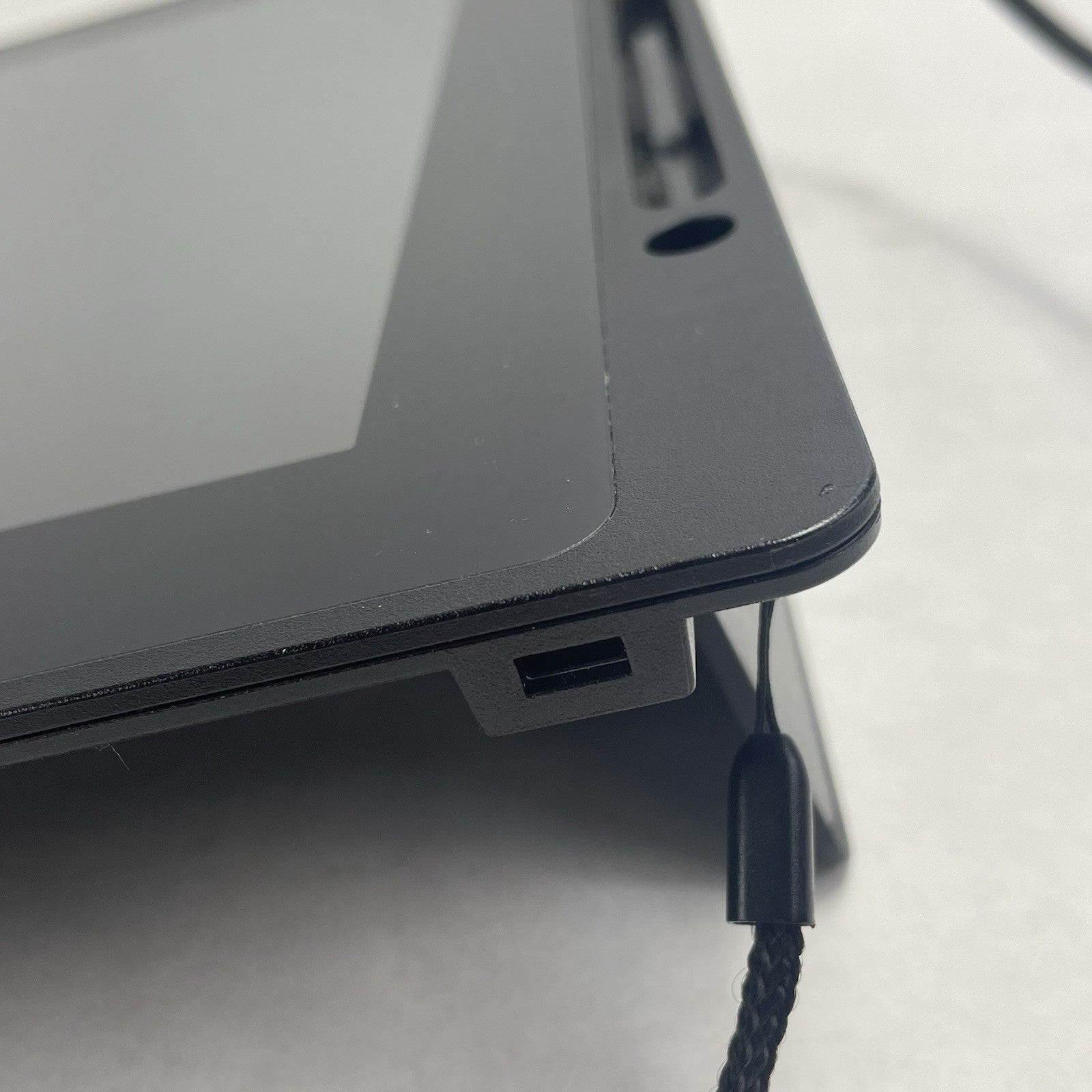 Wacom DTU-1141B 10.1" Full HD Digitizer Interactive Pen Display7