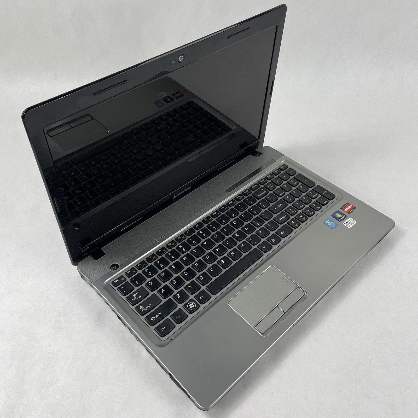 Lenovo IdeaPad Z565 15.6" AMD Phenom 2 N660 3.0GHz 4GB RAM No SSD/OS/AC/Battery0