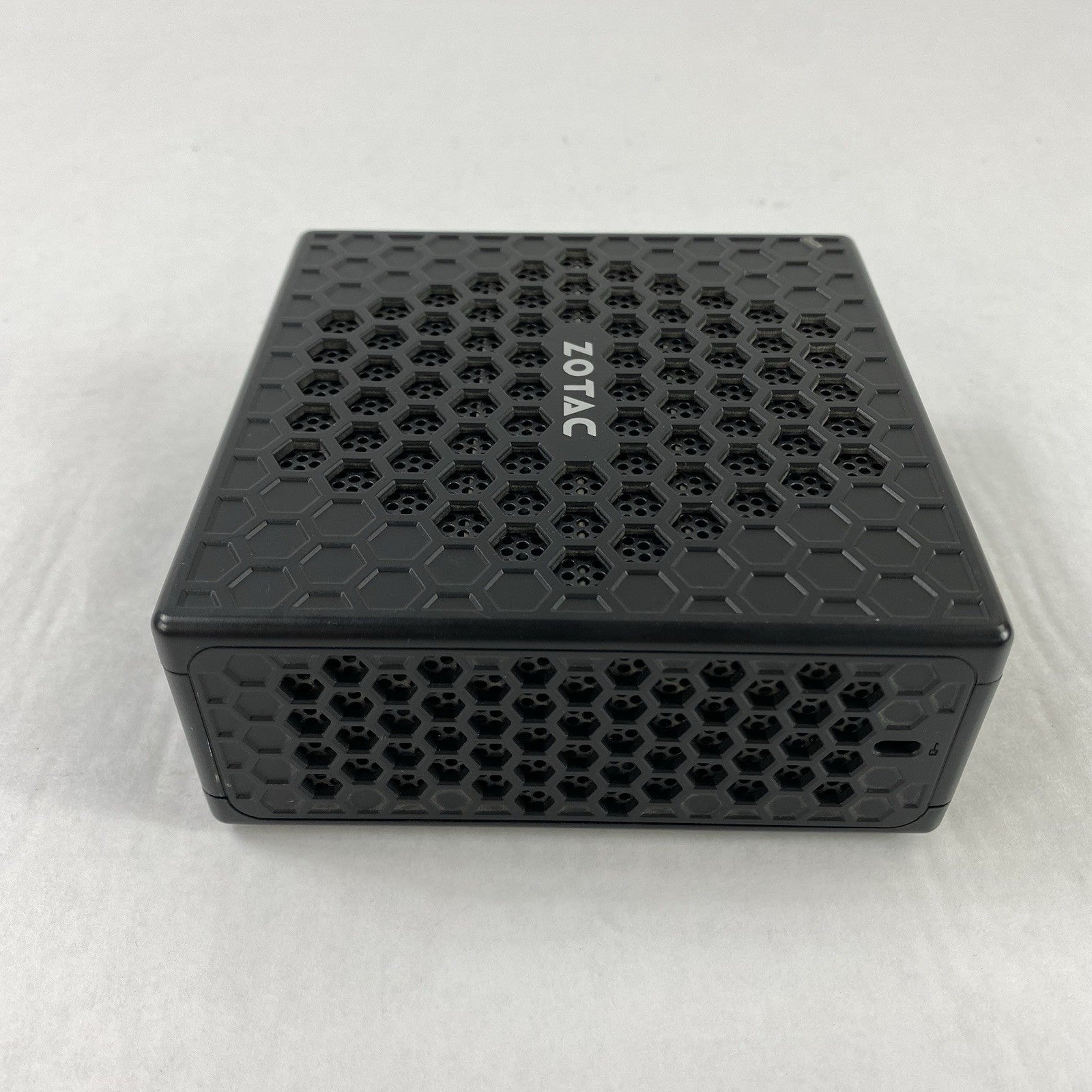 Zotac ZBox-C1327NANO Micro Intel Celeron N3450 1.1 GHz 8 GB RAM No HDD/OS/AC5
