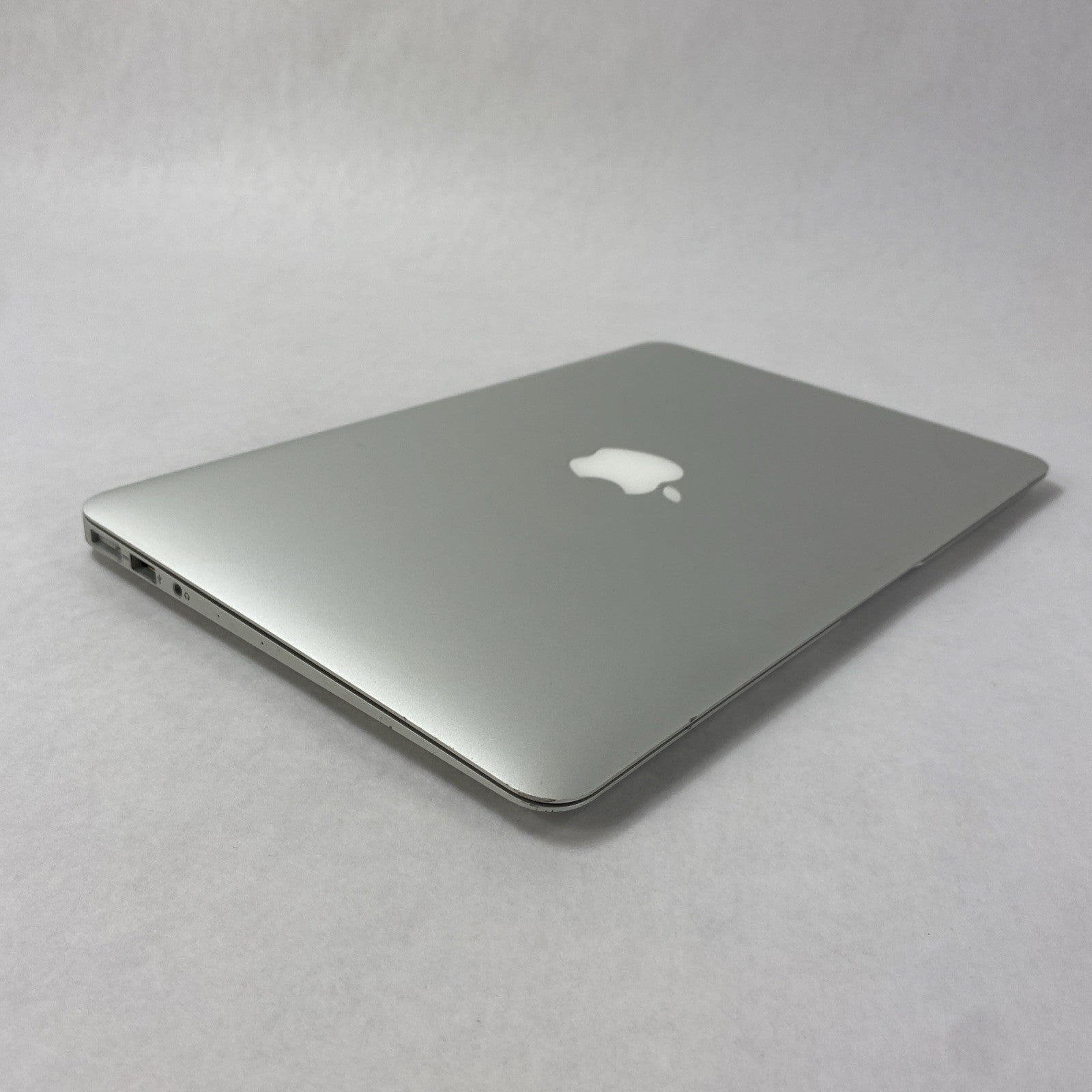 Apple MacBook Air A1465 2014 11" 1.4GHz i5 4GB RAM 120GB SSD os11.7.11 14 Cycles17