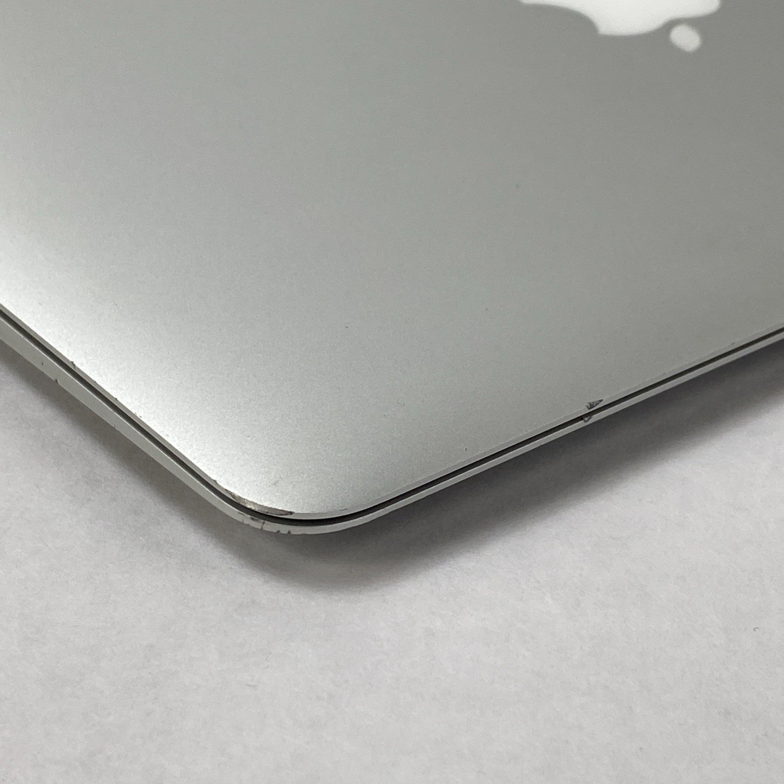 Apple MacBook Air A1465 2014 11" 1.4GHz i5 4GB RAM 120GB SSD os11.7.11 14 Cycles18