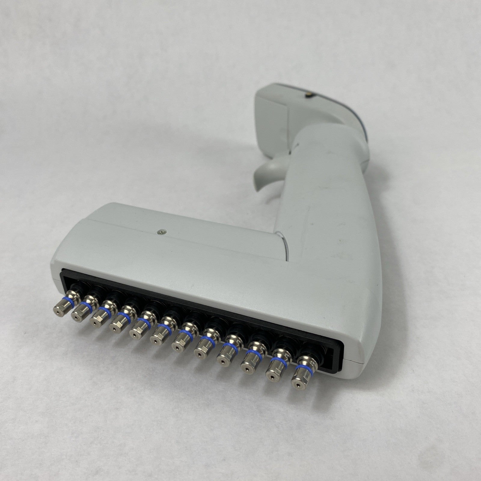 Thermo Scientific E1-ClipTip 30-850μL Electronic 12-Channel Pipette2