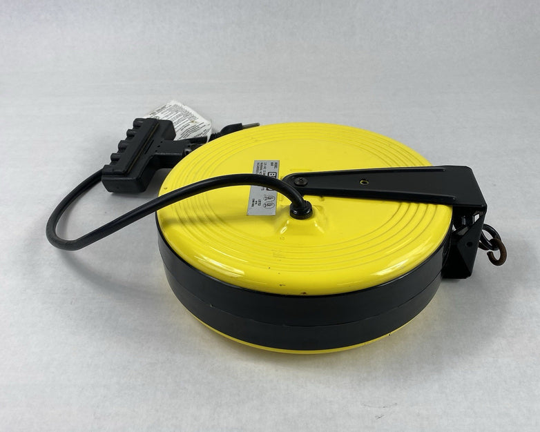 Bayco Model 800 125V AC 10A Retractable Power Cord Reel - Parts or Repair
