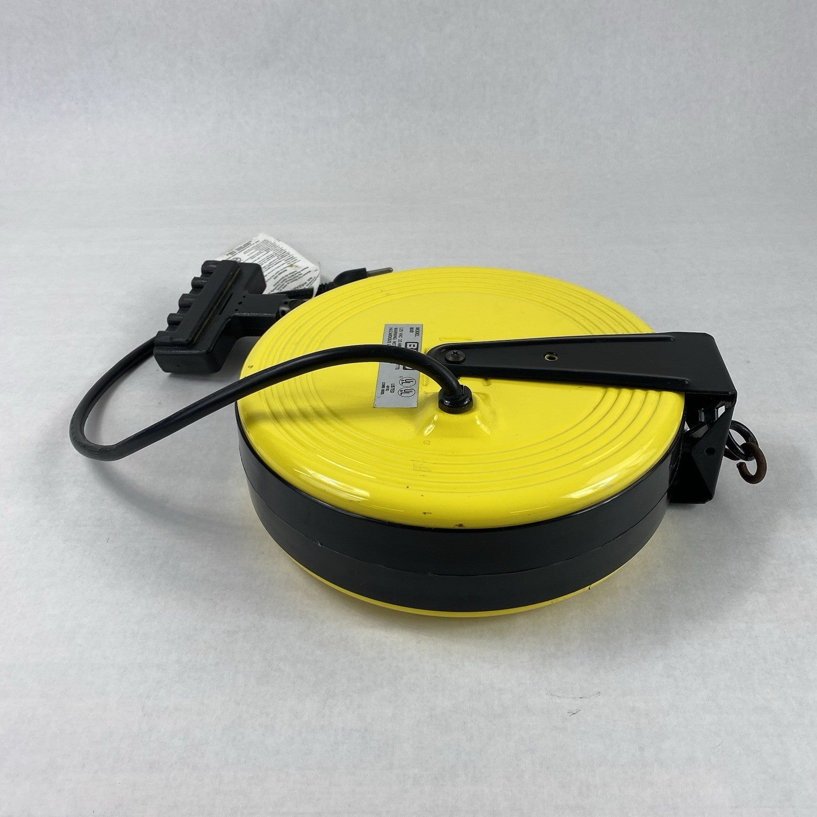 Bayco Model 800 125V AC 10A Retractable Power Cord Reel - Parts or Repair