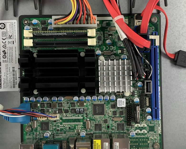 Tandberg RDX Quikstation 4 RMN-A-01-14 Desktop StorageLoader No HDD No OS