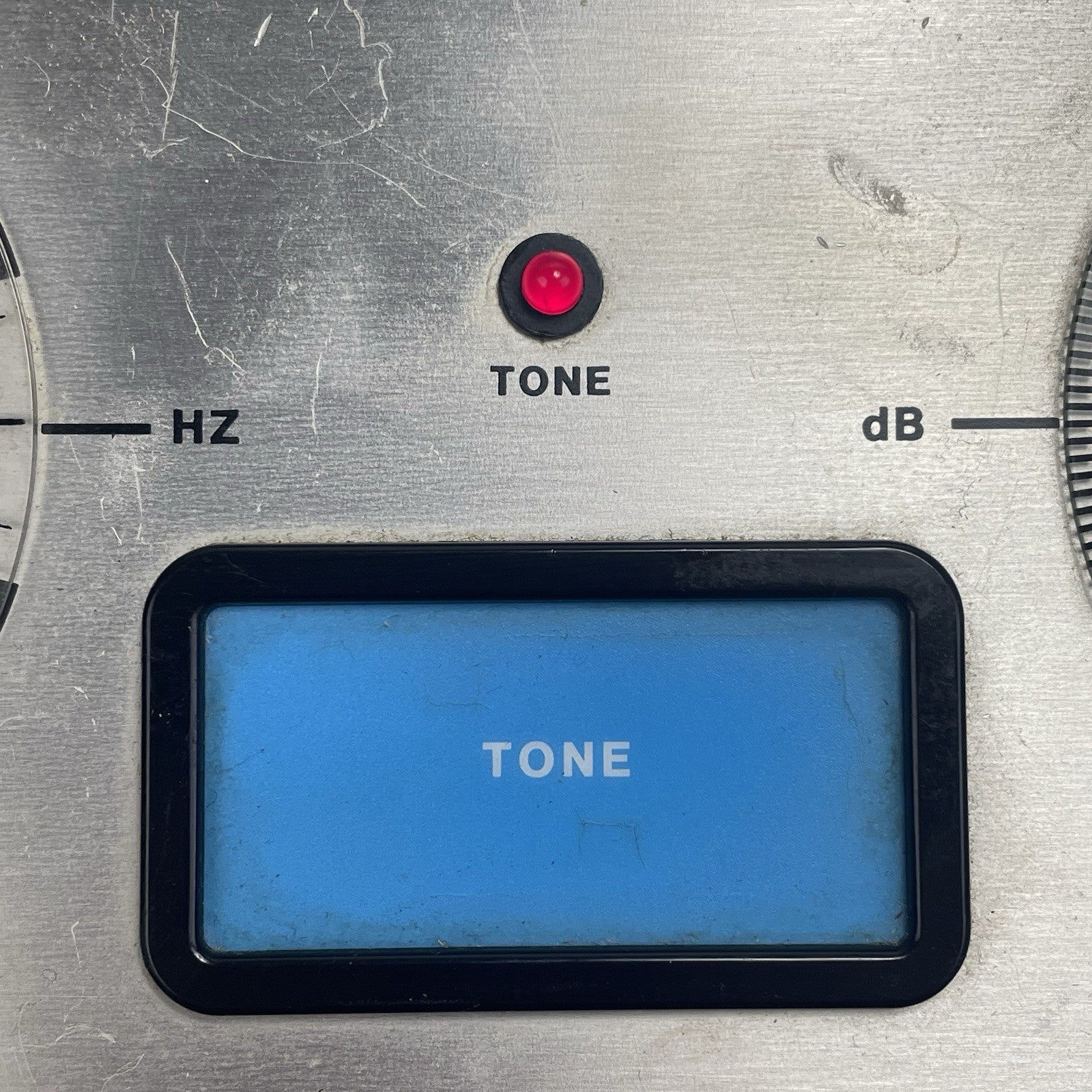 Beltone Model 110 Audiometer w/ Headphones4