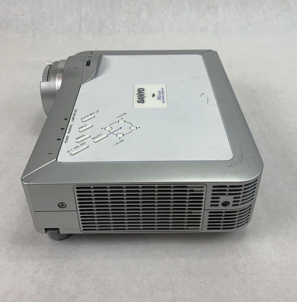 Sanyo PLC-XU86 LCD Projector – Parts or Repair No Lamp